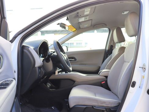 Used 2017 Honda HR-V LX image 11