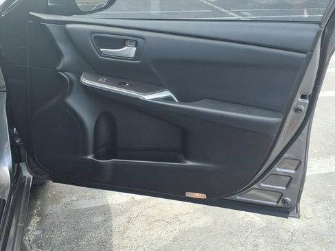 Used 2017 Toyota Camry SE FWD image 19