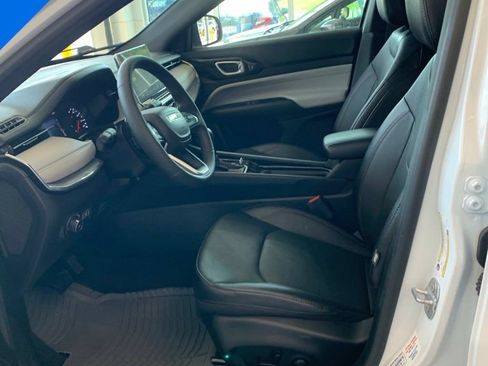 Used 2023 Jeep Compass Limited AWD/4WD image 3