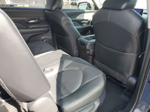 Used 2024 Toyota Grand Highlander AWD image 31