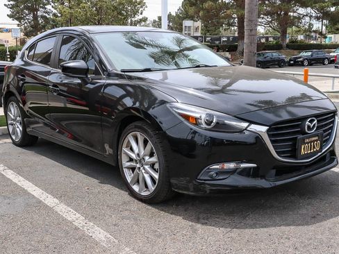 Used 2017 MAZDA MAZDA3 Grand Touring w/ Premium Equipment Package FWD image 18