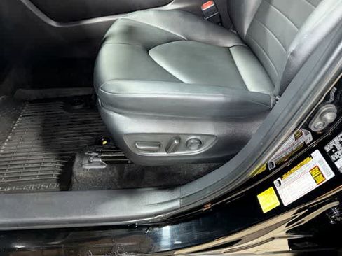 Used 2025 Toyota Highlander XLE AWD/4WD image 23