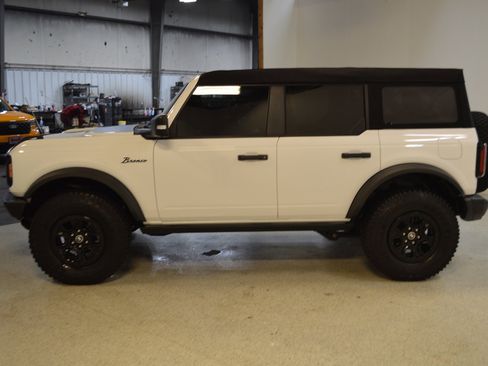 Used 2023 Ford Bronco Wildtrak image 6