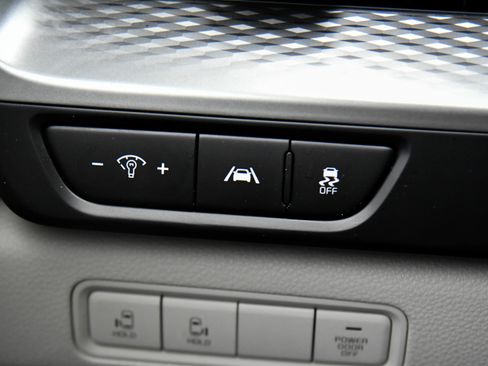 Used 2024 Kia Carnival LX image 31