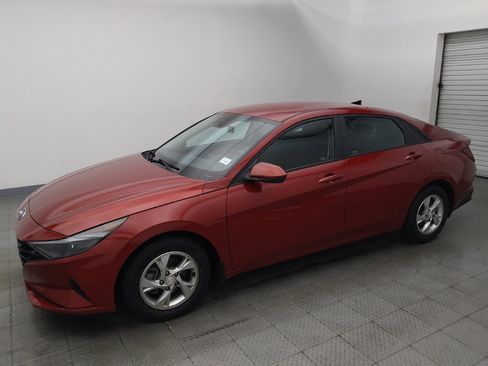 Used 2023 Hyundai Elantra SE image 2