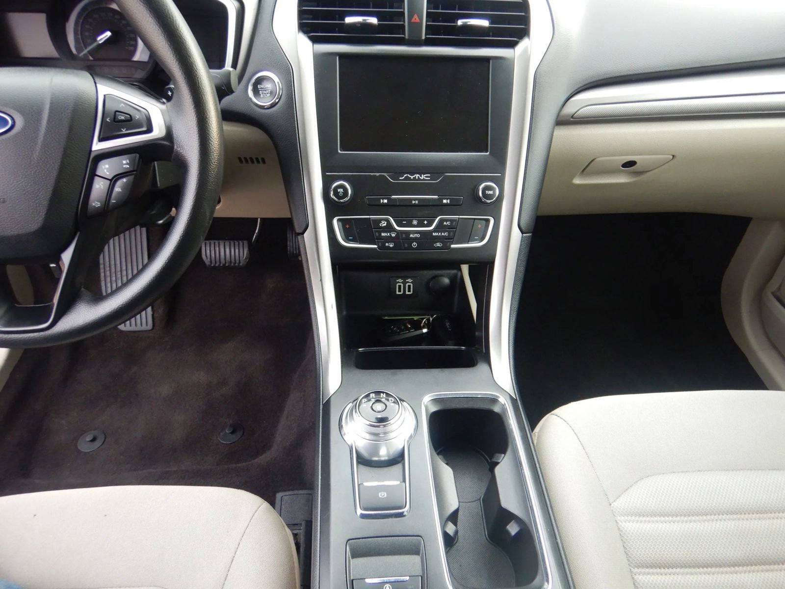 Used 2019 Ford Fusion SE FWD image 15