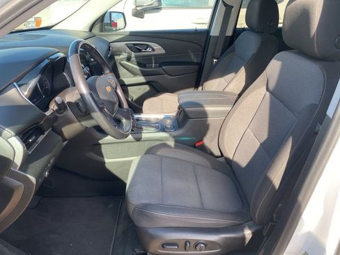 Used 2021 Chevrolet Traverse LT image 7