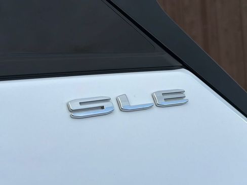Used 2024 GMC Terrain SLE FWD image 16