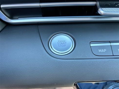 Used 2025 Hyundai Elantra SEL image 28