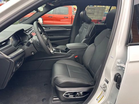 New 2024 Jeep Grand Cherokee Overland w/ Advanced Protech Group III image 17