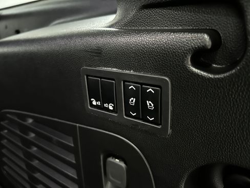 Used 2019 Chevrolet Suburban Premier AWD/4WD image 40