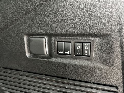 Used 2023 GMC Yukon Denali Ultimate w/ LPO, Floor Liner Package image 37