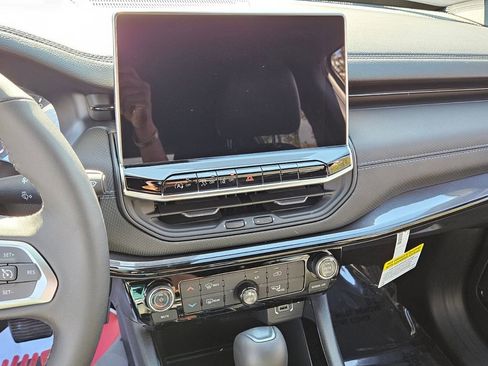 New 2026 Jeep Compass Latitude image 17