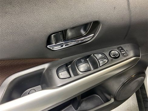 Used 2019 Nissan Kicks SR image 22