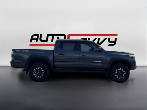 Used 2022 Toyota Tacoma TRD Off-Road w/ Technology Package AWD/4WD image 4