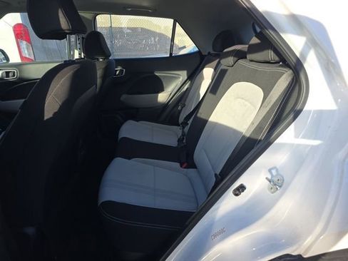 Used 2024 Hyundai Venue SEL image 8