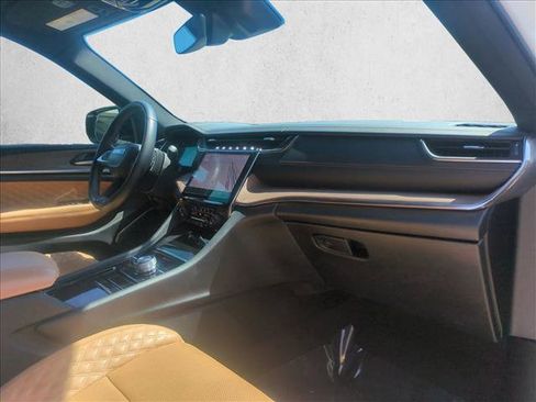 Used 2023 Jeep Grand Cherokee L Summit w/ Luxury Tech Group V AWD/4WD image 24