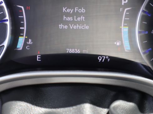 Used 2023 Chrysler Pacifica Touring-L FWD image 35
