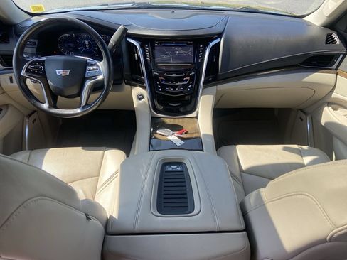 Certified 2020 Cadillac Escalade Premium Luxury AWD/4WD image 29