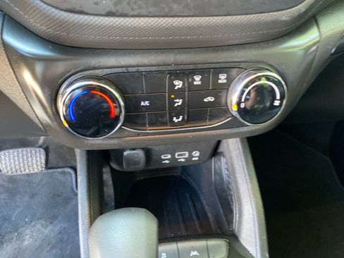 Used 2022 Chevrolet TrailBlazer LS FWD image 15