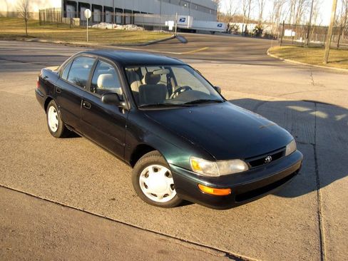 Used 1997 Toyota Corolla DX image 2