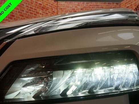 Used 2023 Nissan Rogue S image 63