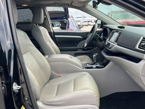 Used 2017 Toyota Highlander XLE AWD/4WD image 22