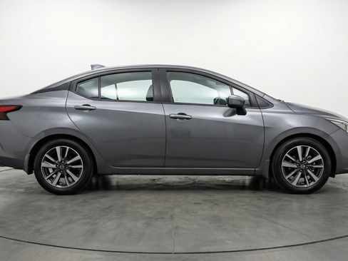 Used 2025 Nissan Versa SV image 8