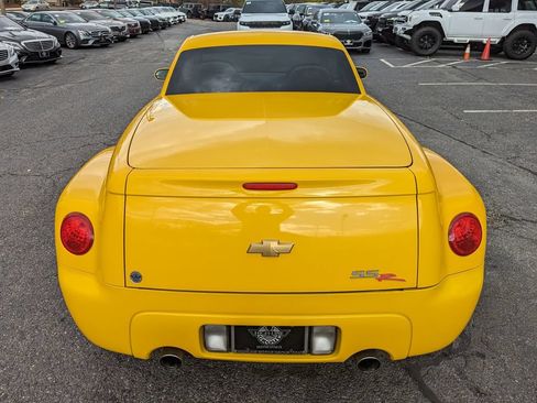 Used 2004 Chevrolet SSR w/ Preferred Equipment Group RWD image 8