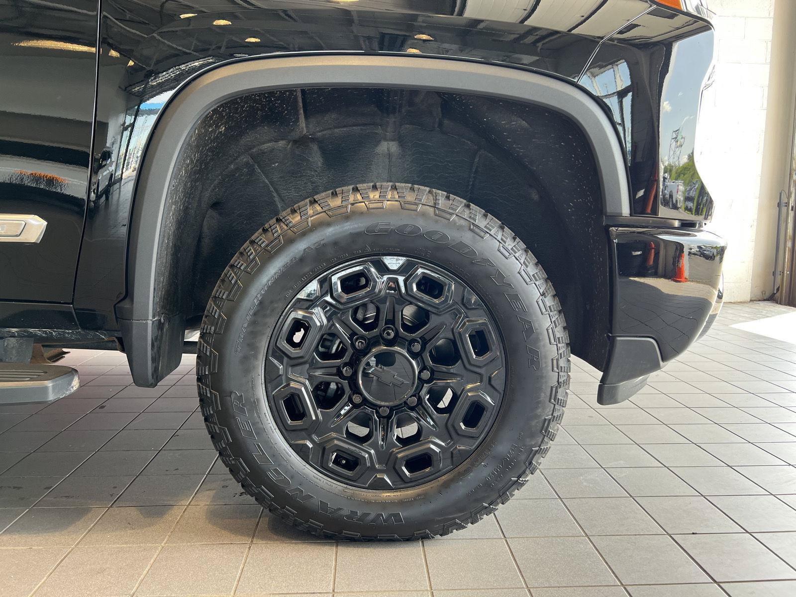 Used 2024 Chevrolet Silverado 2500 High Country w/ Technology Package AWD/4WD image 15