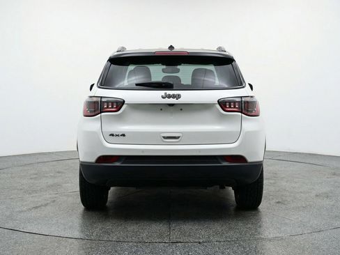 Used 2025 Jeep Compass Trailhawk image 7