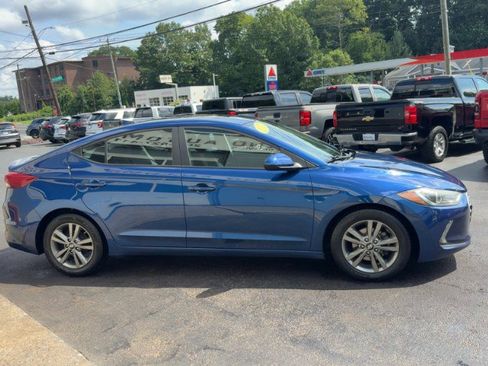 Used 2017 Hyundai Elantra Value Edition w/ Cargo Package FWD image 5