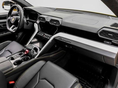Used 2022 Lamborghini Urus AWD/4WD image 11