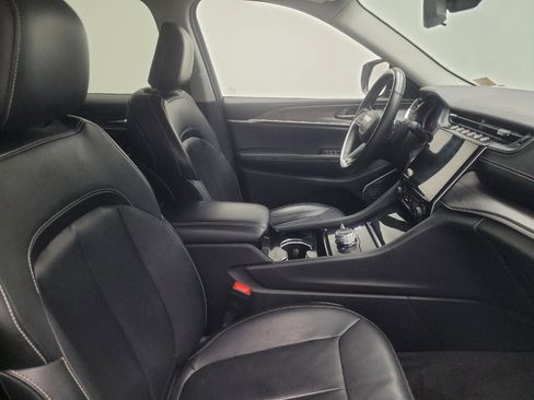 Used 2022 Jeep Grand Cherokee Limited image 21