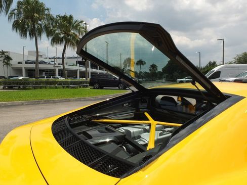 Used 2021 Audi R8 V10 w/ Premium Package RWD image 34