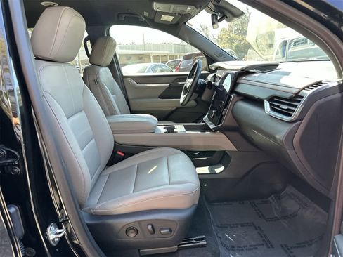 Used 2024 GMC Acadia Elevation image 13