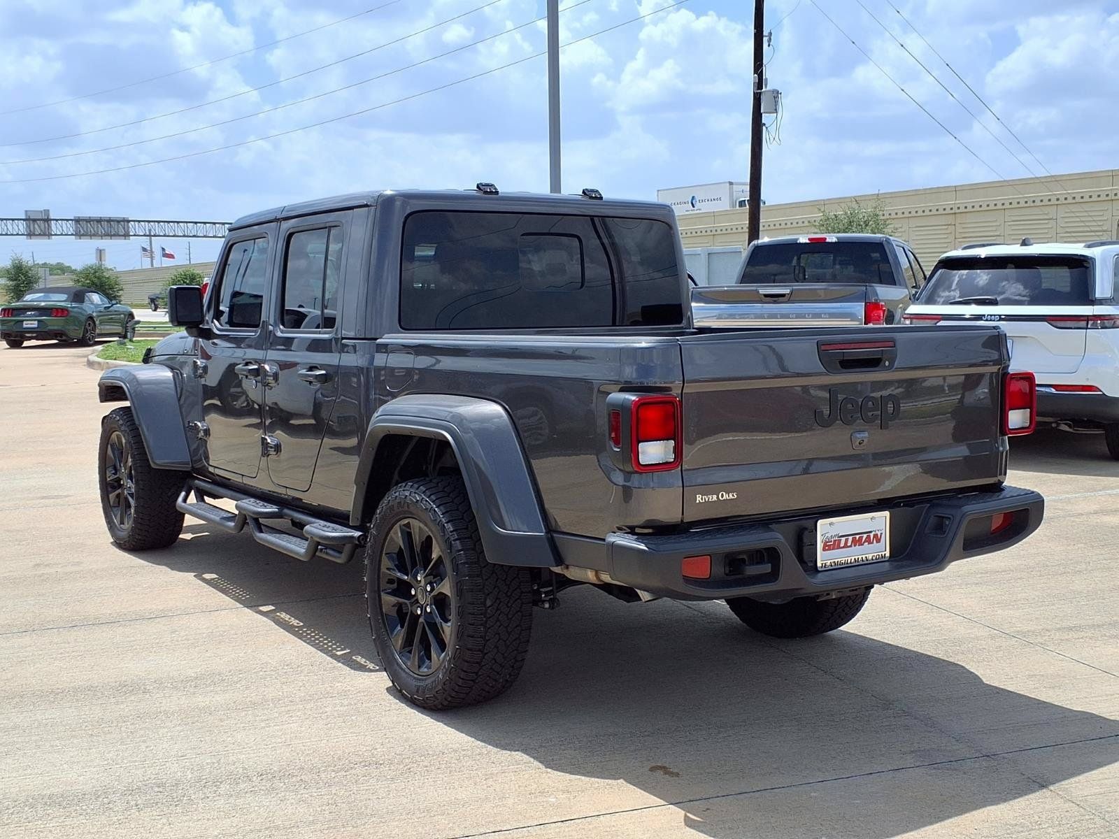 Used 2025 Jeep Gladiator Sport AWD/4WD image 2