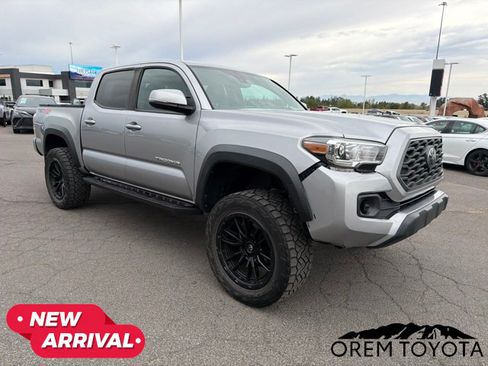 Used 2020 Toyota Tacoma TRD Off-Road AWD/4WD image 16