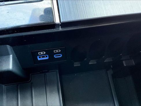 Used 2023 Toyota Tundra Platinum image 36