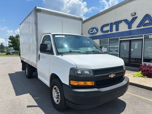 Used 2021 Chevrolet Express 3500 RWD image 2