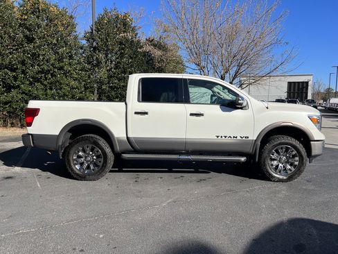 Used 2018 Nissan Titan Platinum Reserve image 11