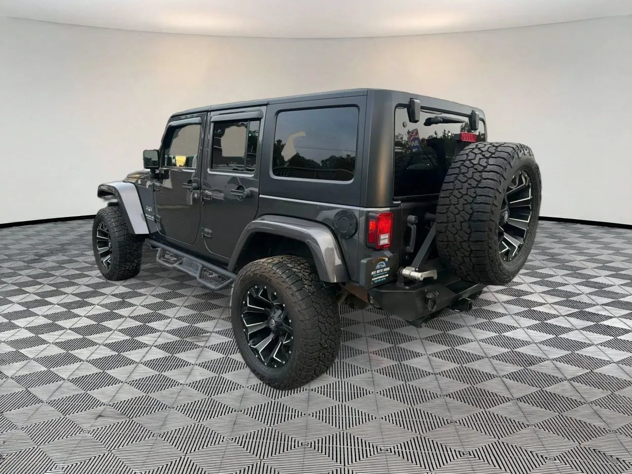 Used 2017 Jeep Wrangler Unlimited Sahara AWD/4WD image 5