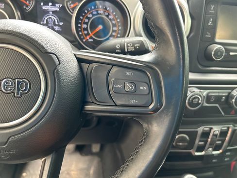 Used 2021 Jeep Gladiator Sport AWD/4WD image 19