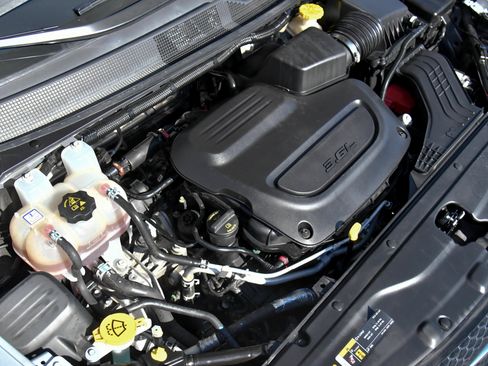 Used 2023 Chrysler Voyager LX FWD image 48