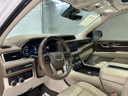 Used 2024 GMC Yukon XL Denali w/ Denali Reserve Package AWD/4WD image 28