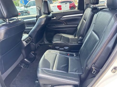 Used 2016 Toyota Highlander XLE FWD image 16