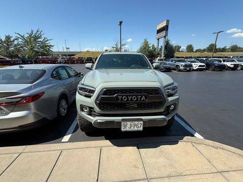 Used 2022 Toyota Tacoma TRD Off-Road AWD/4WD image 2