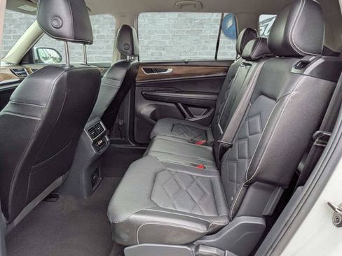 Certified 2025 Volkswagen Atlas SE FWD image 14