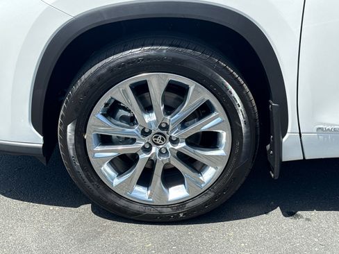 New 2026 Toyota Highlander Limited image 5