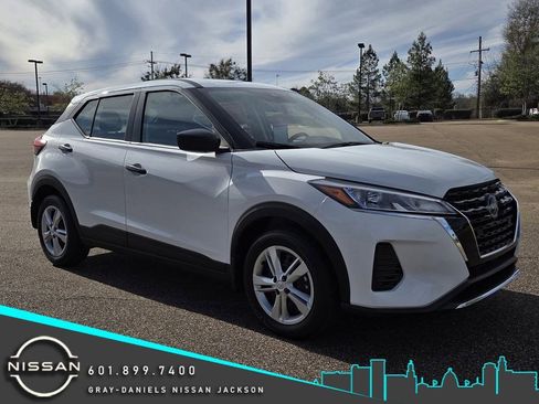 Certified 2025 Nissan Kicks Play S image 1